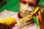 lekarz chirurg kroplówka